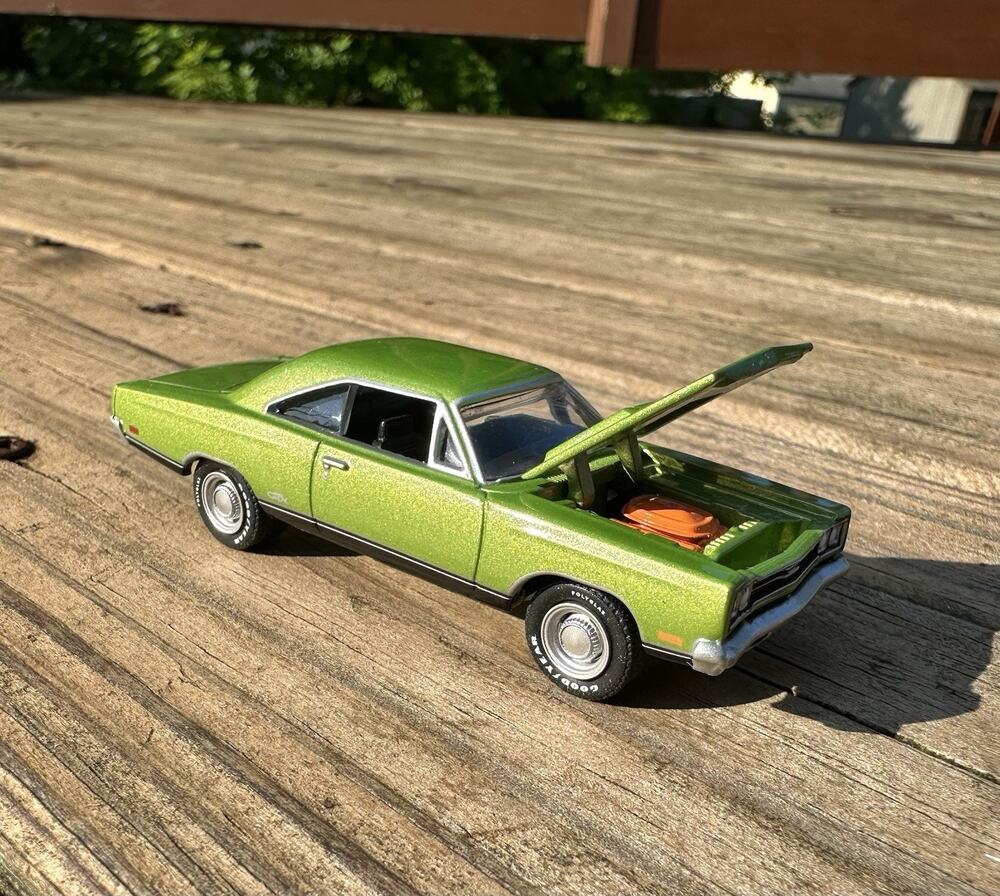Greenlight 69 1969 Plymouth GTX Muscle Car Garage Stock Custom Collectible Green